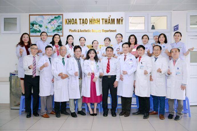 Tiến sĩ – Bác sĩ Lê Hoàng Vĩnh - hơn 15 kinh nghiệm PTTM, bác sĩ thẩm mỹ chuyên về mũi với nhiều năm kinh nghiệm tại Bệnh viện Chợ Rẫy